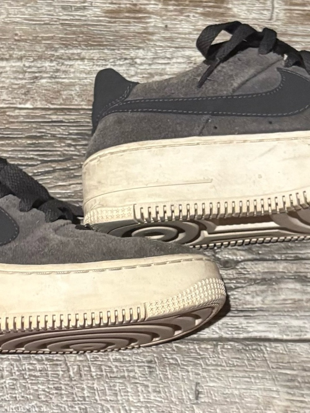 Nike Cream and Gray Low-Top Sneakers with Dark Gray Nike Swoosh